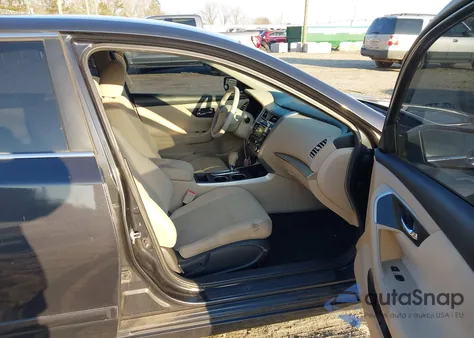 2015 Nissan Altima 2.5 S z USA, uszkodzony, nr VIN 1N4AL3AP8FC113166